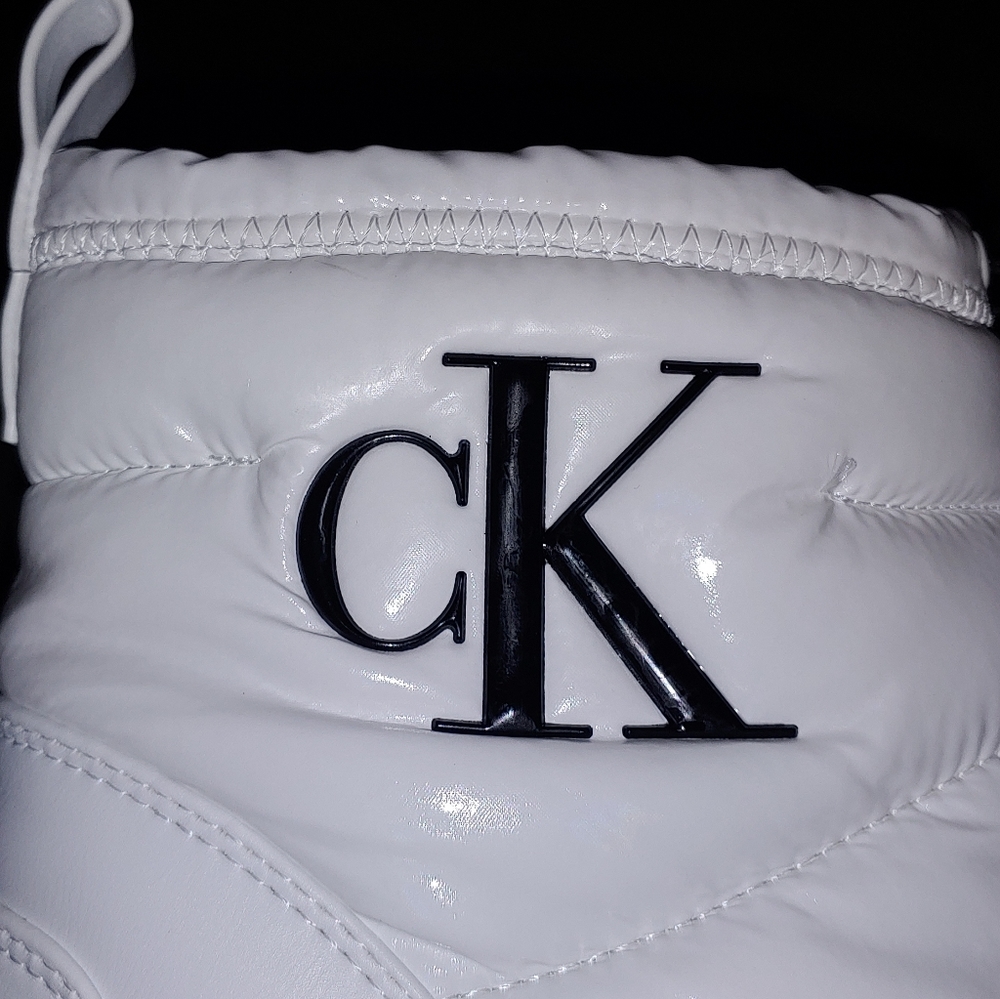Calvin Klein white shiny puffy boots - Picture 8 of 11